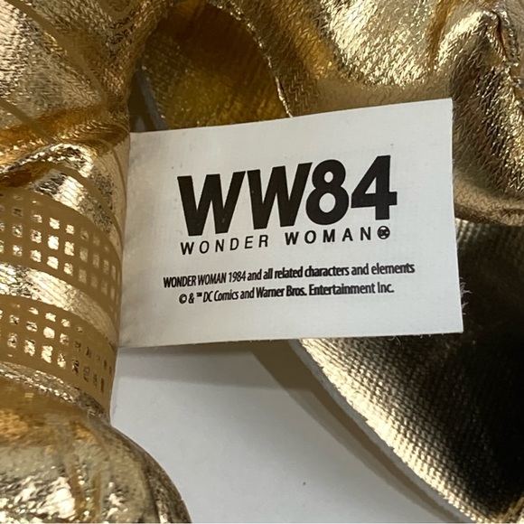 NWT DC Universe WW84 Golden Armor Wonder Woman 8" Plush Cinemark Exclusive - Picture 9 of 12